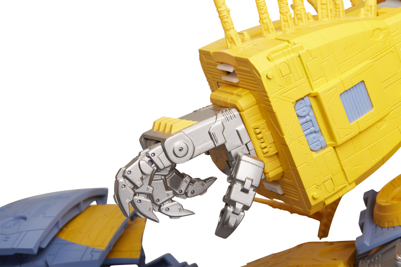 Illustration for article titled Hasbro Wants To Make A 2-Foot-Tall, $575 Transformers Unicron Toy
